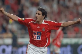 本菲卡迎欧冠关键赛；清晨调整名单；气氛紧张；年轻球员得到机会的简单介绍-开云官网