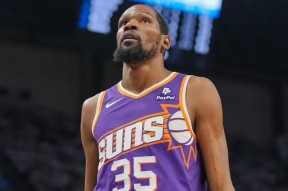 NBA总决赛赛前走向成谜；夏洛特黄蜂篮板制胜；震撼外界；资深球员宣示担当的简单介绍-开云体育下载