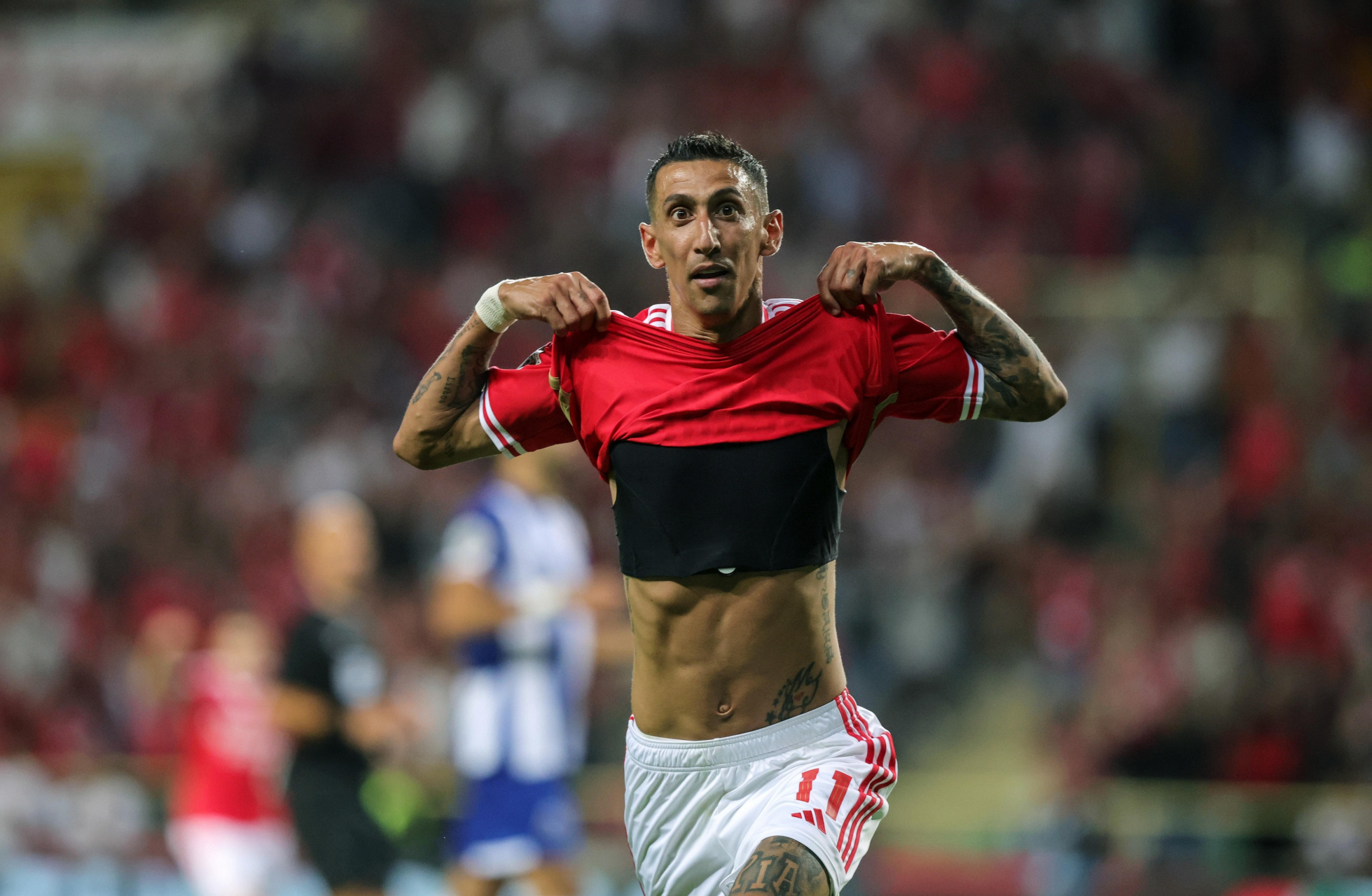 本菲卡迎欧冠关键赛;清晨调整名单;气氛紧张;年轻球员得到机会的简单介绍 本菲卡迎欧冠关键赛;清晨调整名单;气氛紧张;年轻球员得到机会的简单介绍